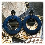 Oorbellen resin bedel blauw